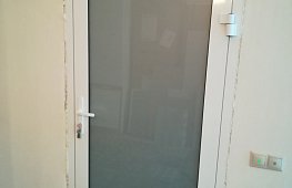 Дверь алюминиевая с замком tab